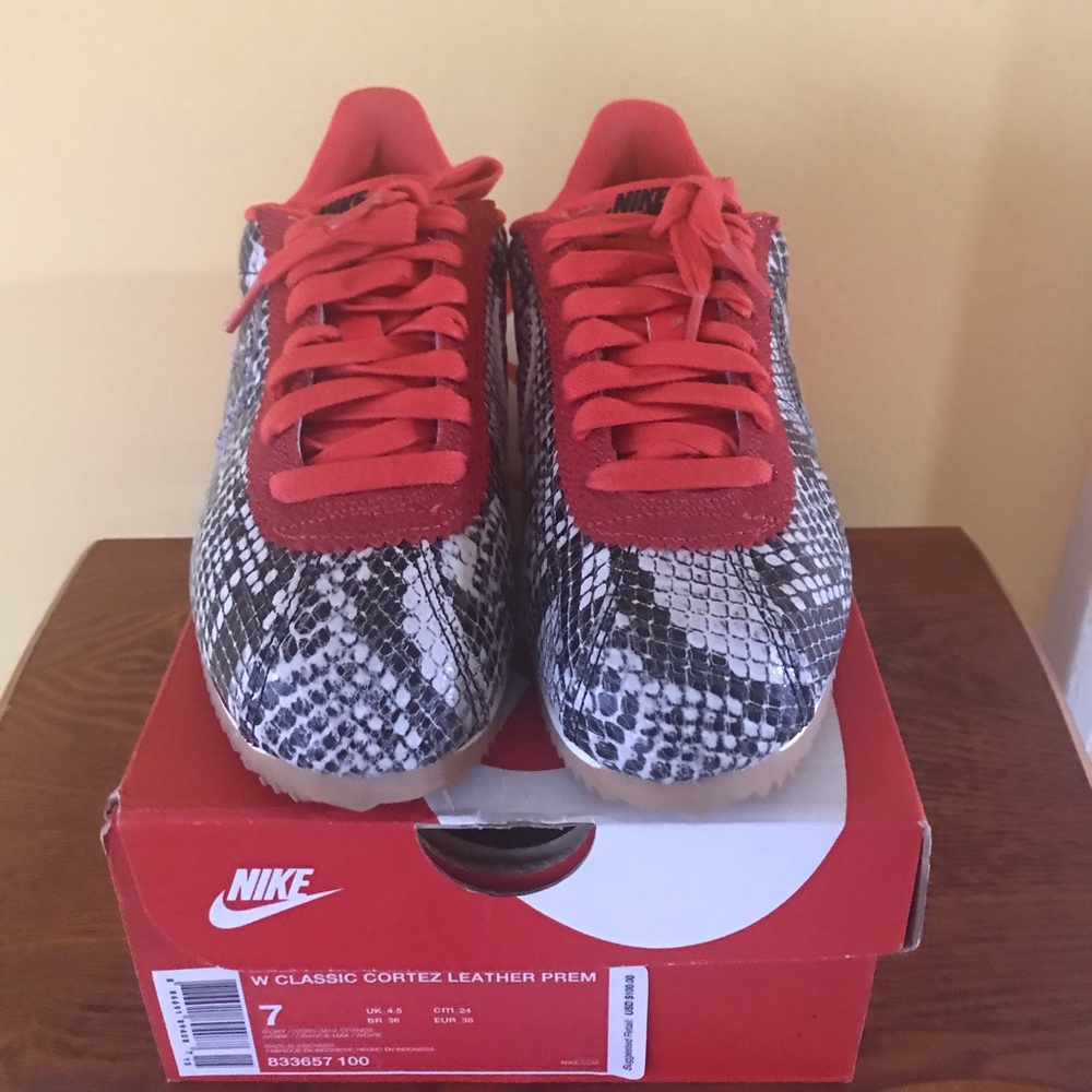 Women’s Nike Cortez Premium size 7